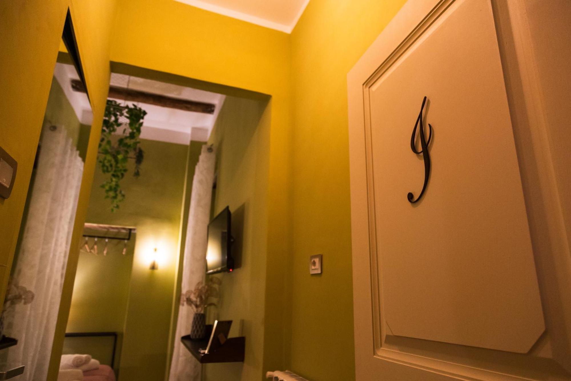 I Leoni Di Rosaroll Bed & Breakfast Naples Exterior photo
